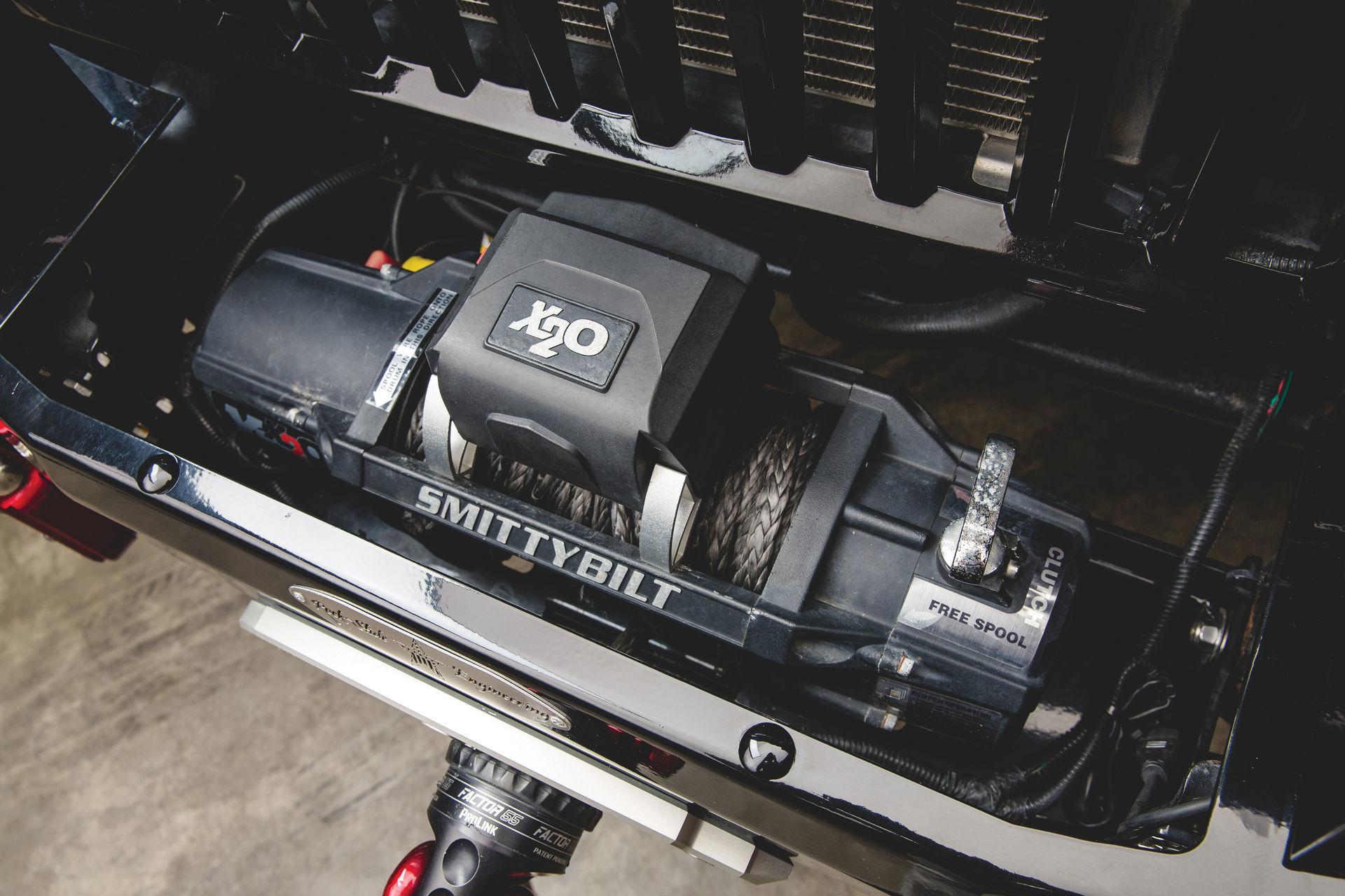 Không có con số mã lực hoặc mô-men xoắn đã được đề cập nhưng sức mạnh được gửi qua hộp số tự động cũng có hộp chuyển động bốn bánh