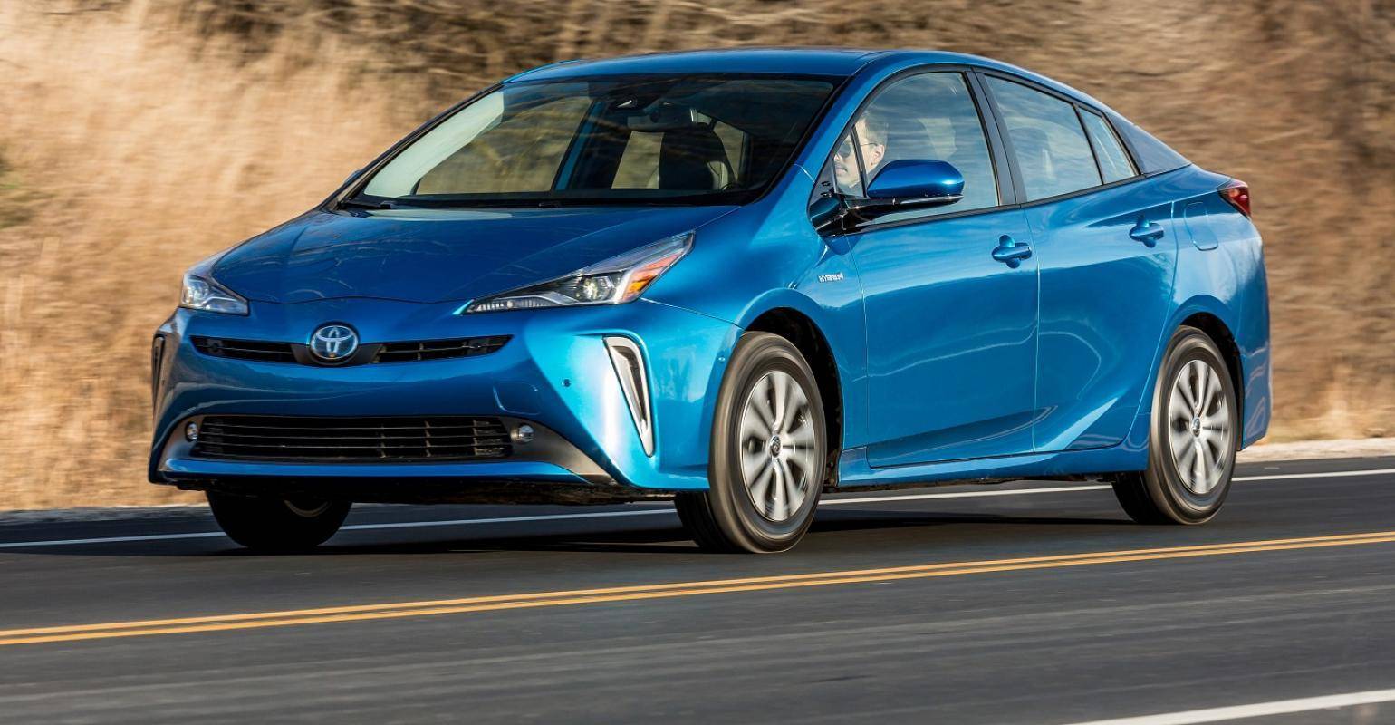 Xe hybrid tốt nhất - Toyota Prius. Toyota Prius đứng đầu danh sách xe hybrid tin cậy nhất, điểm số an toàn 4,81/5, mất giá 56,1% sau 5 năm sử dụng