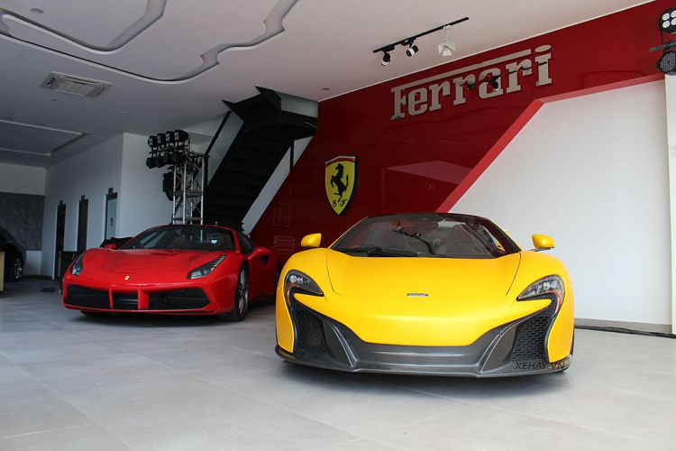 Bộ đôi siêu xe Ferrari 488 Spider màu đỏ, McLaren 650S Spider