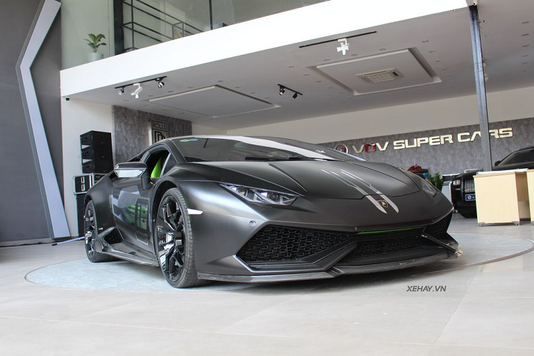 Theo những hình ảnh đầu tiên về showroom siêu xe, tại đây hiện đã có một số mẫu siêu xe nổi bật như: McLaren 720S, McLaren 650S Spider, Lamborghini Huracan, Ferrari 488 Spider, Audi R8, Rolls-Royce Ghost…