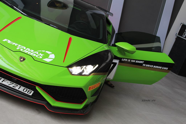 Showroom này đã chính thức khai trương tại quận 7 vào tối ngày 15/12