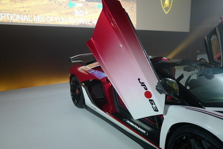 Giá xe Lamborghini Aventador SVJ Roadster khởi điểm tại Nhật Bản từ 57,1 triệu yên, tương đương 12,05 tỷ đồng