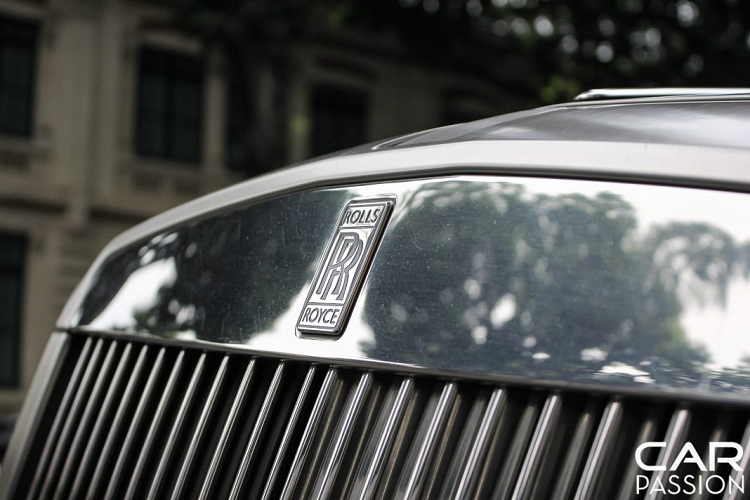 Khoang hành lý của chiếc xe được thiết kế đóng mở theo kiểu 2 mảnh, phần dưới có đủ không gian cung cấp chỗ ngồi cho hai người