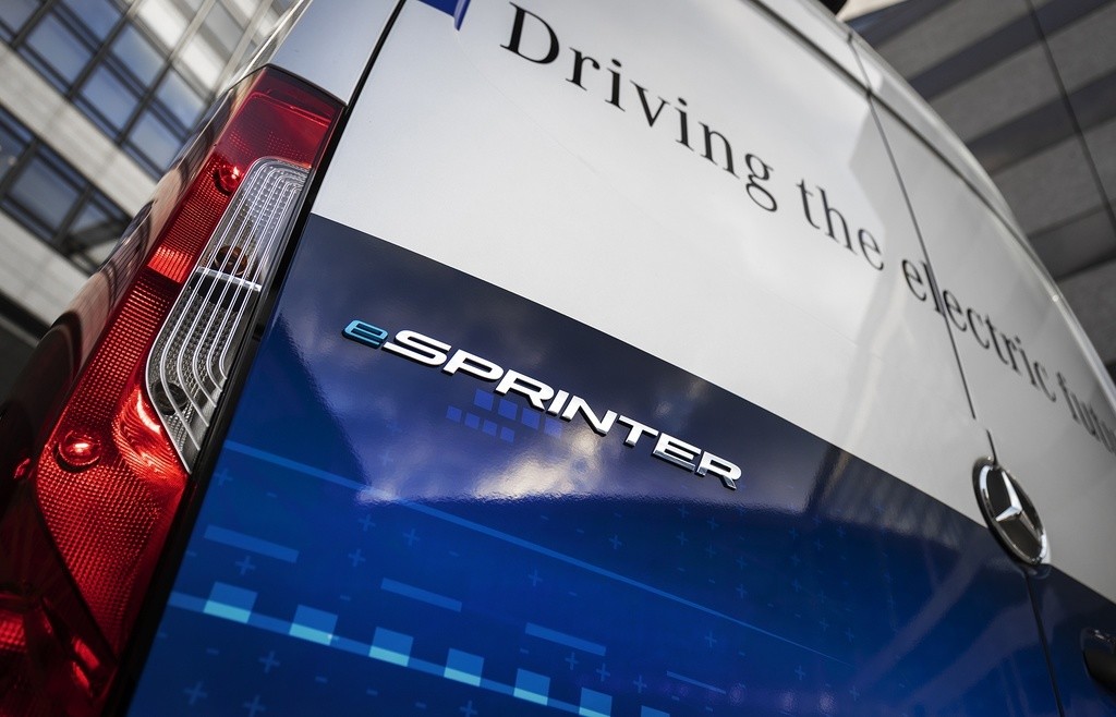 Mercedes-Benz giới hạn tốc độ của eSprinter ở mức 80 km/h, tuy nhiên xe vẫn có thể đạt được tốc độ 120 km/h nếu cần thiết