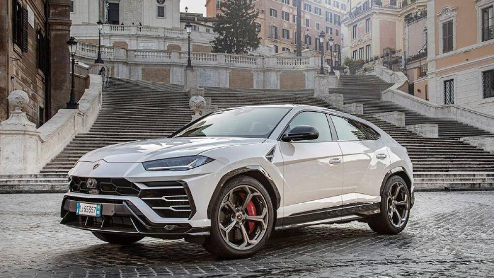 Lamborghini Urus 2020 sử dụng động cơ tăng áp kép V8 4.0 lít cho công suất tối đa 641 mã lực. Xe tăng tốc từ 0 - 100 km/h trong 3,6 giây.