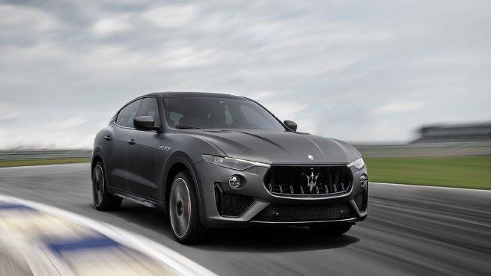 Maserati Levante Trofeo 2020 sử dụng động cơ tăng áp V8 3.8 lít cho công suất tối đa 590 mã lực. Xe tăng tốc từ 0 - 100 km/h trong 3,7 giây.