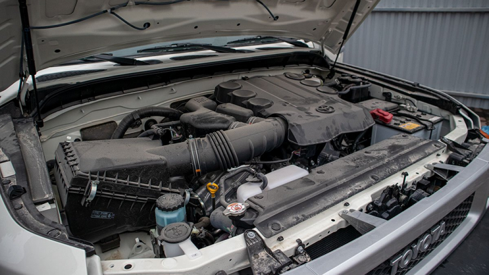 Toyota FJ Cruiser 2020 sử dụng động cơ V6 - 4.0L kết hợp với hộp số tự động và có số tay phụ để chuyên off-road. Hiện mức công suất và giá bán Toyota FJ Cruiser vẫn chưa được tiết lộ