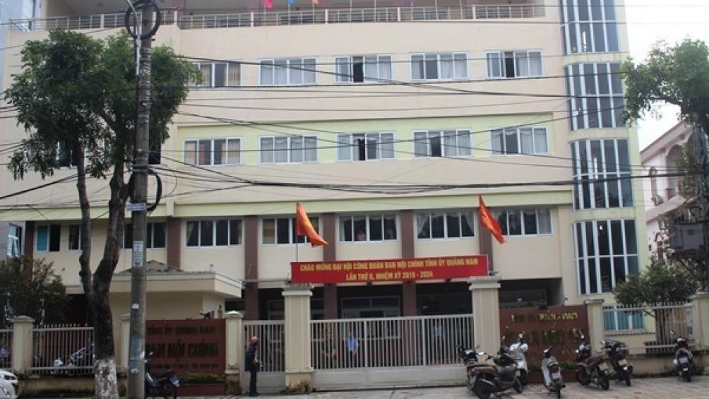 Như đã đề cập ở trên, giá xe EarthRoamer LTi khởi điểm 590.000 USD, và một khi bạn bổ sung thêm một vài tùy chọn, giá xe có thể tăng lên tới 640.000 USD