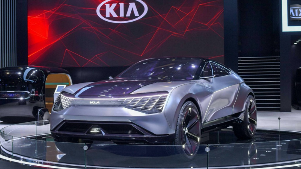 Kia Futuron: Concept này tỏ ra quá hoang dã, không có chút gì độc đáo hay bản sắc. Nó giống chiếc SUV ưa nhìn với các đường góc cạnh và mui xe dạng phẳng