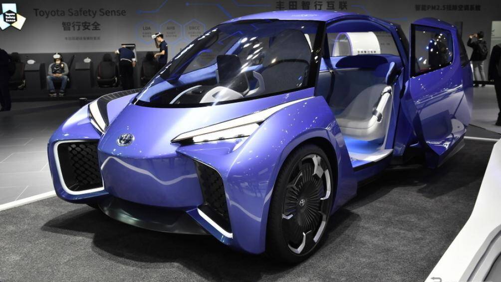 Thiết kế phù hợp với phương tiện chuyên chở nhưng không hợp với xe thông thường. Thiếu cửa sau khiến cho việc lên xuống xe rất khó khăn