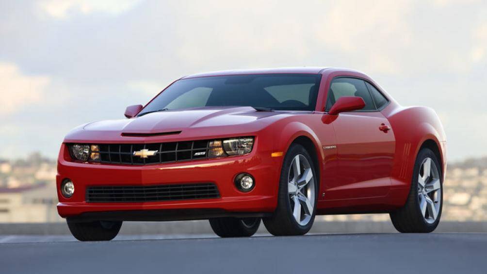 3. Chevrolet Camaro SS 2010 (12.000 đến 25.000 USD)