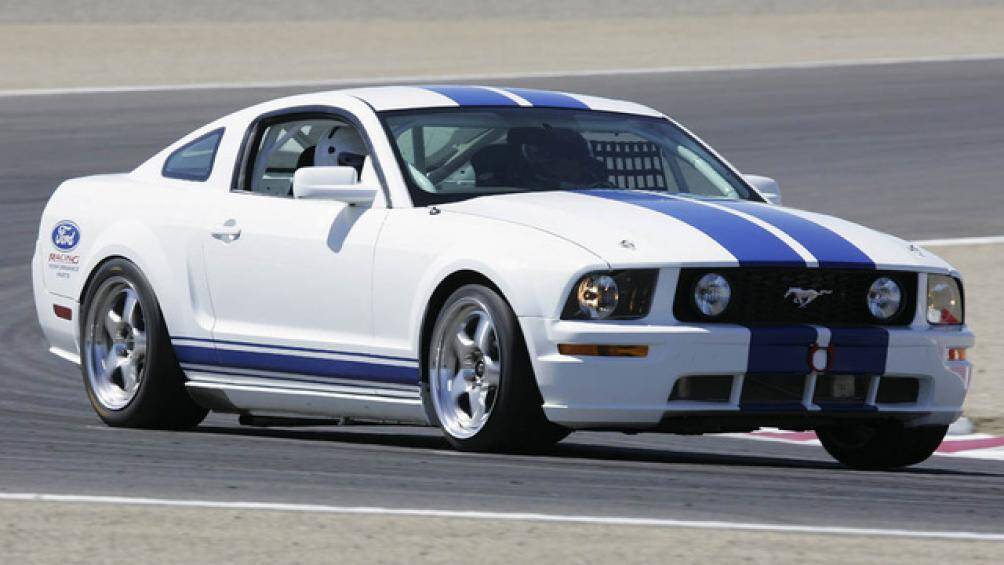 6. Ford Mustang GT 2005 (25.000 USD)