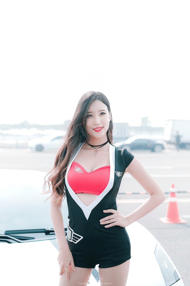 Chiêm Ngưỡng Vẻ Đẹp Nóng Bỏng Của Người Mẫu Xe Hơi Hàn Quốc