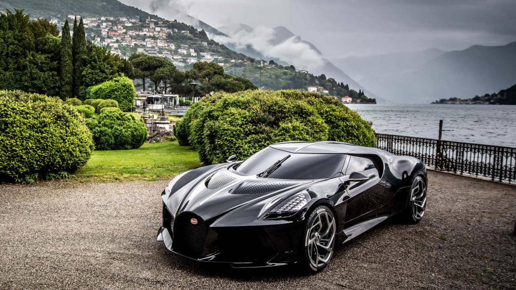 4. Bugatti La Voiture Noire: Được Bugatti chăm chút suốt hai năm rưỡi để hoàn thiện, nhưng mẫu xe này chỉ có ngoại hình gợi nhớ tới mẫu xe 57 SC Atlantic