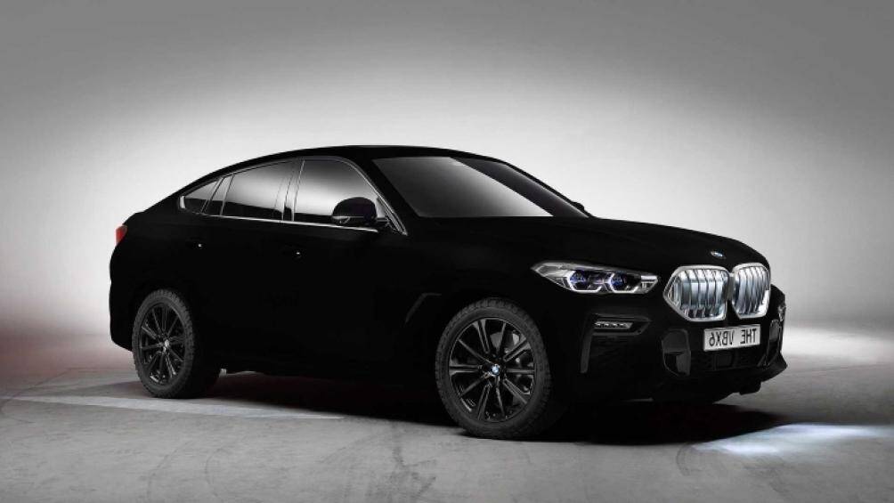 5. BMW X6 Vantablack: Mẫu xe này không thể mua được bản quyền liên quan đến màu đen Vantablack, BMW dường như đã tạo ra một mẫu xe đắt đỏ nhưng không bán được