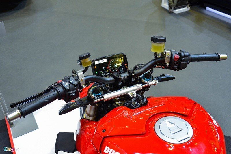 Ducati Streetfighter V4 sở hữu các công nghệ hỗ trợ như phanh ABS cảm biến góc nghiêng, kiểm soát lực kéo,...