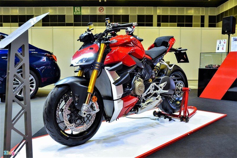 Thừa hưởng kiểu dáng chồm từ mẫu xe tiền nhiệm Streetfighter, Ducati Streetfighter hoàn toàn mới có thiết kế "hiền" hơn đàn anh