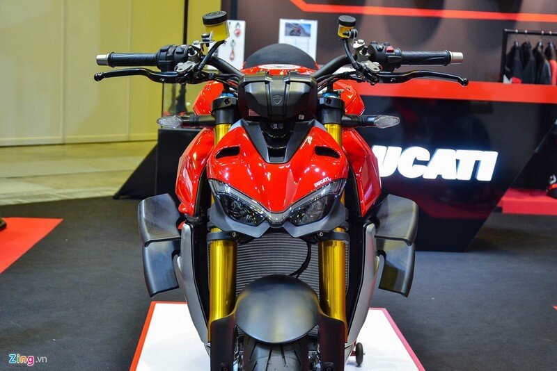 Theo Ducati, cánh gió này cung cấp lực nén không khí xuống mặt đường tương đương 28 kg ở phía trước và 6 kg ở phía sau khi xe ở vận tốc 270 km/h