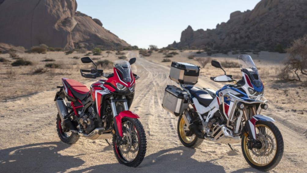 Bảng màu của Honda Africa Twin CRF1100L 2020 bao gồm đỏ và đen cho phiên bản tiêu chuẩn. Trắng và đen cho phiên bản Adventure Sports