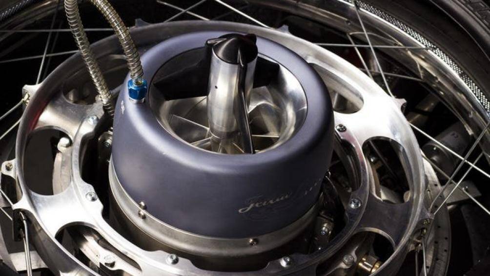 Turbine với công suất 1.300 mã lực giúp chiếc xe này cất cánh