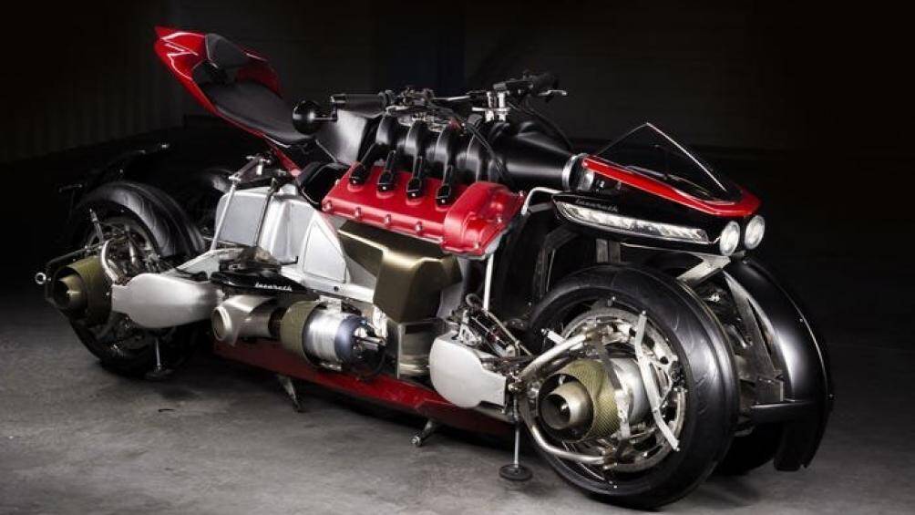 Nó đồng thời là một chiếc xe máy động cơ điện