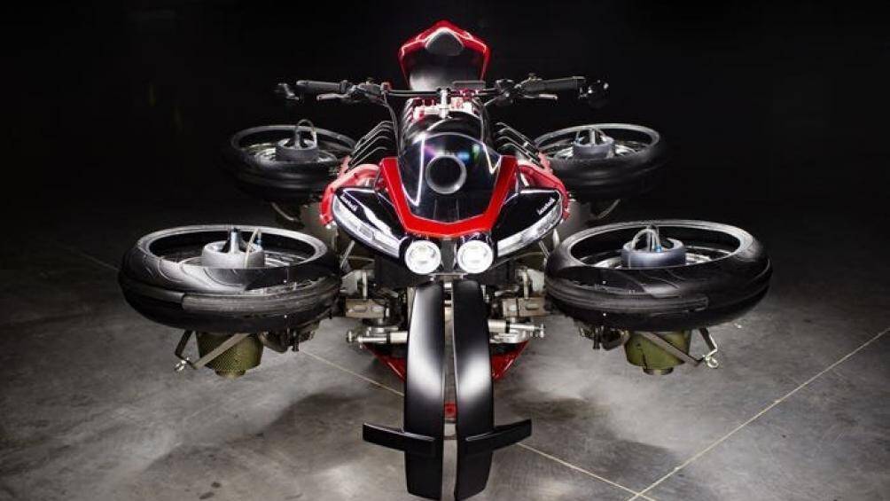 Người dùng có thể chuyển đổi từ chế độ đường bộ và chế độ bay thông qua một bảng điều khiển trên xe