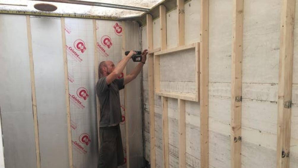 Họ cải tạo ngôi nhà xe tải chỉ trong vài tháng