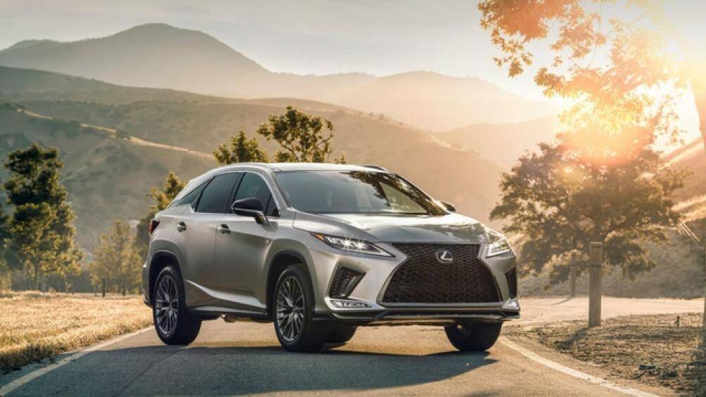 8. Lexus RX Hybrid 2020 (giá khởi điểm: 46.750 USD)