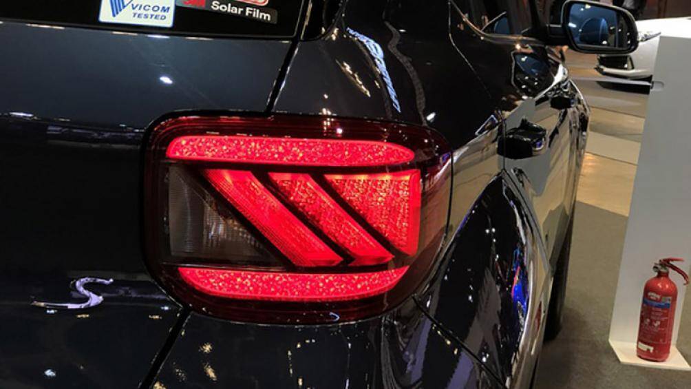 Trong khi đó, tại Ấn Độ, bỏ qua chút khác biệt về trang bị trên xe, mẫu mini SUV này có giá bán “khá mềm” vì được lắp ráp trong nước