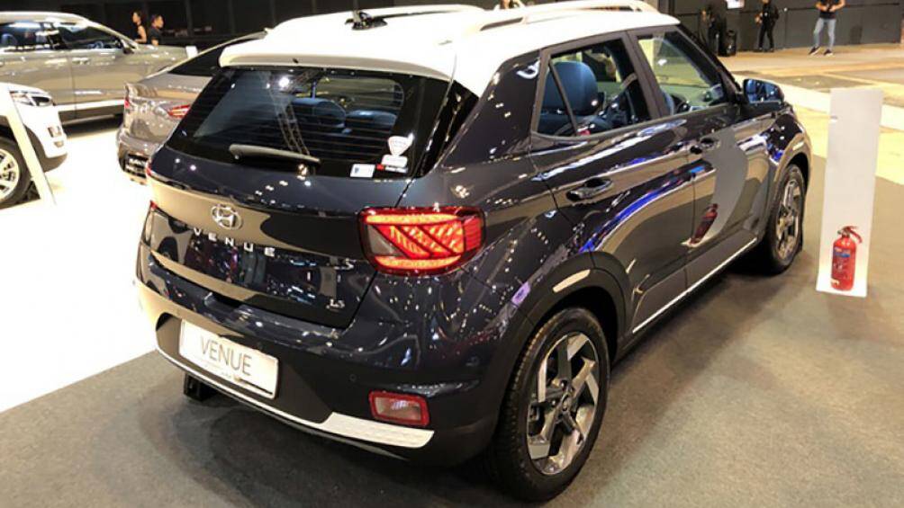 Tại Ấn Độ, Hyundai Venue có giá bán chỉ từ 650.000 – 1.1100.000 rupeé, tương đương từ 213 – 364 triệu đồng