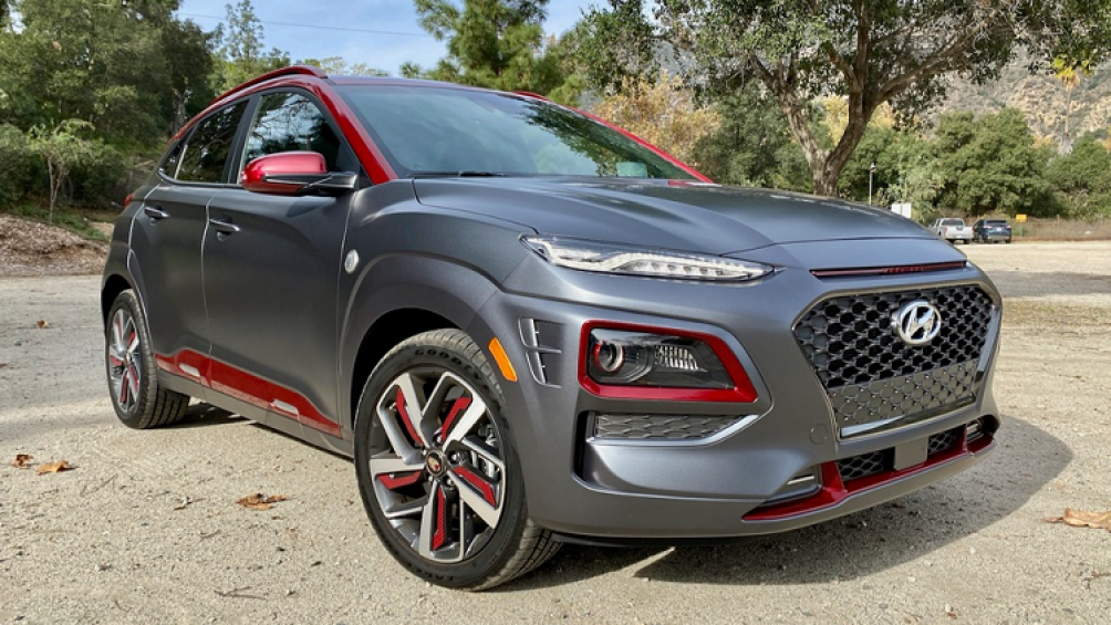 Hyundai vừa giới thiệu đến khách hàng phiên bản đặc biệt của dòng xe Kona mang đậm phong cách "Người sắt" với các điểm nhấn màu đỏ đậm