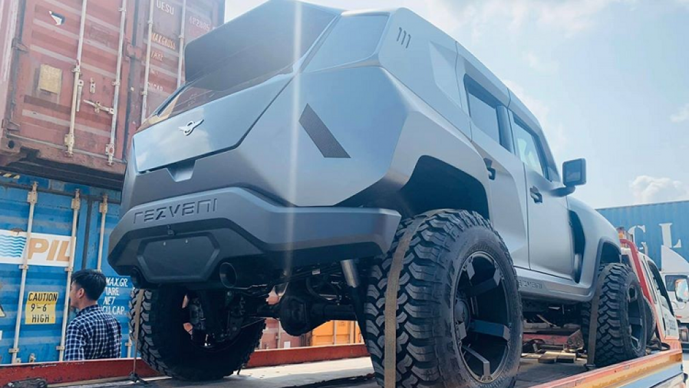 Trên bản cao cấp nhất là động cơ siêu nạp V8, dung tích 6.2 lít nhưng được độ lên tới công suất 1.000 mã lực và mô-men xoắn cực đại 1.180 Nm