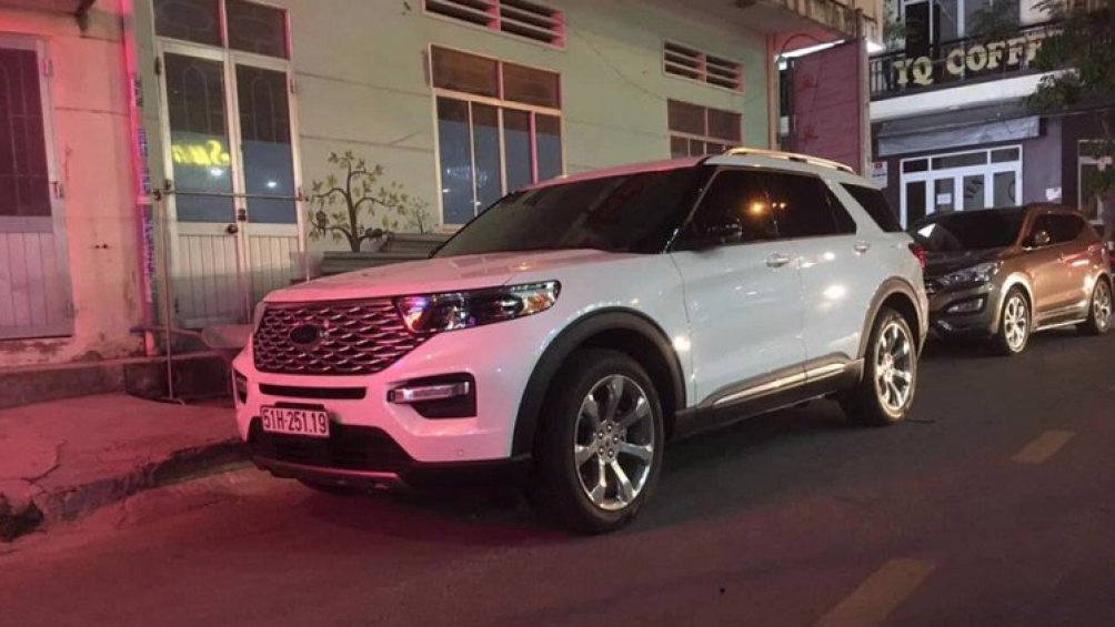 Mẫu xe SUV Ford Explorer 2020 đã xuất hiện trên đường phố Sài Gòn và đã có biển trắng bởi đơn đặt hàng riêng và do đại lý tư nhân nhập khẩu
