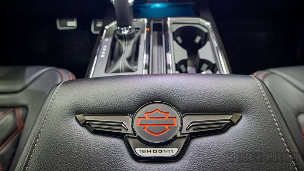 Ford F-150 Harley-Davidson 2020 sở hữu động cơ V8 - 5.0L cho công suất cực đại 385 mã lực và mô-men xoắn 583 Nm