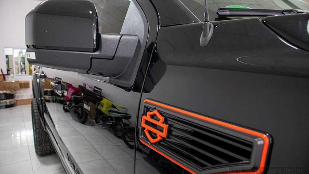 F-150 do hãng Harley-Davidson sản xuất mang đến cho khách hàng có 3 lựa chọn màu sắc ngoại thất gồm: Đen Agate, Trắng Platinum và Xám Leadfoot