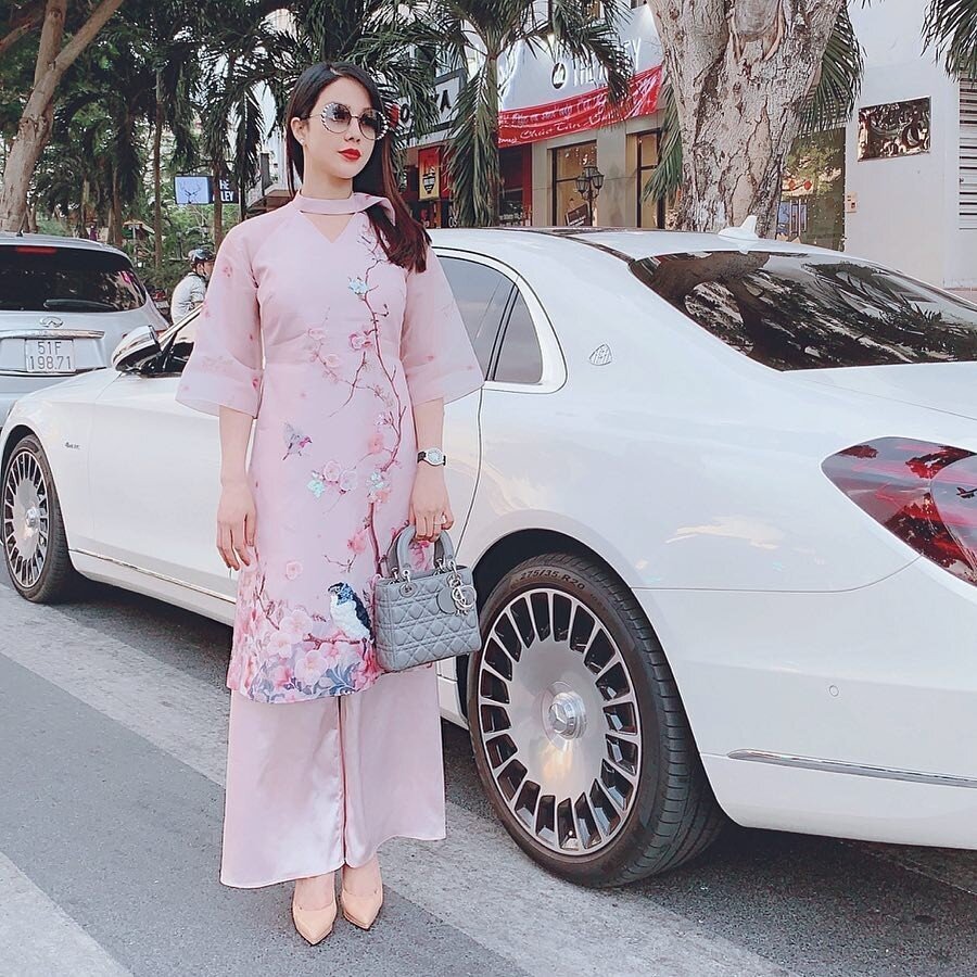 Mercedes-Maybach S450 4Matic của người đẹp Diệp Lâm Anh có giá hơn 7 tỷ đồng