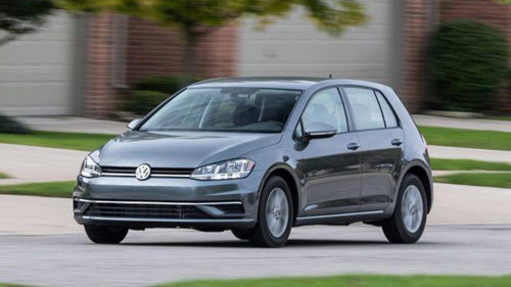 1. Volkswagen Golf (doanh số: 458.595 chiếc)