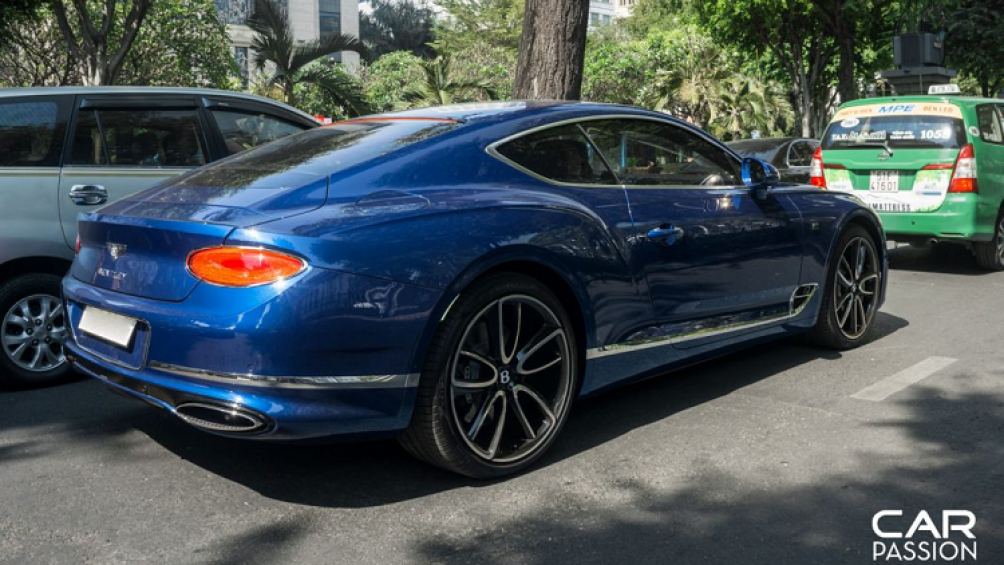 Điều này có nghĩa cả hai chiếc Bentley Continental GT 2019 mới nhất đều thuộc sở hữu của các doanh nhân Sài thành
