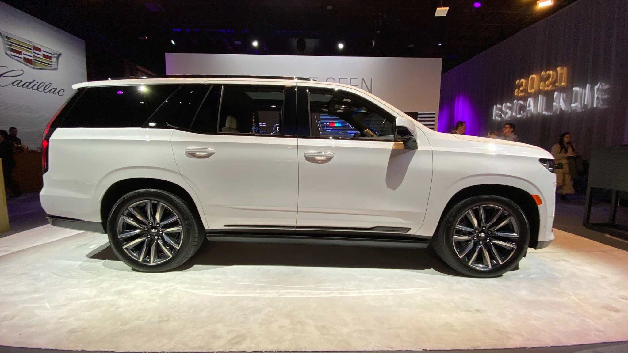 Cadillac chính thức giới thiệu mẫu Escalade 2021 thế hệ mới nhất với nhiều thay đổi toàn diện từ ngoại hình đến nội thất cũng như công nghệ