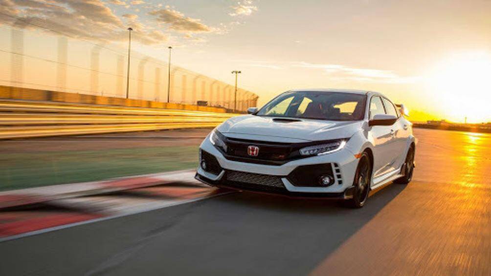 5. Honda Civic Type R (thời gian tăng tốc từ 0-100 km/h: 5 giây)