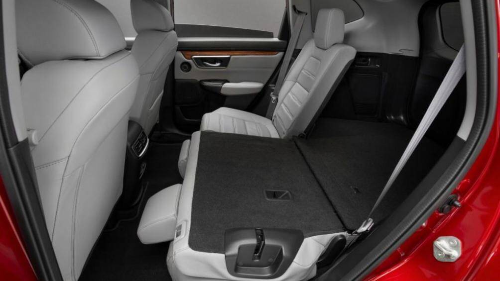 Tại Thái Lan, dự kiến Honda CR-V facelift 2020 mới sẽ được bán ra với 2 lựa chọn chỗ ngồi bao gồm: 5 chỗ với 2 hàng ghế và 5+2 với 3 hàng ghế