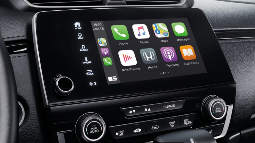 Các phiên bản khác được trang bị màn hình giải trí 7 inch, tích hợp Apple CarPlay và Android Auto, điều hòa tự động 2 vùng độc lập