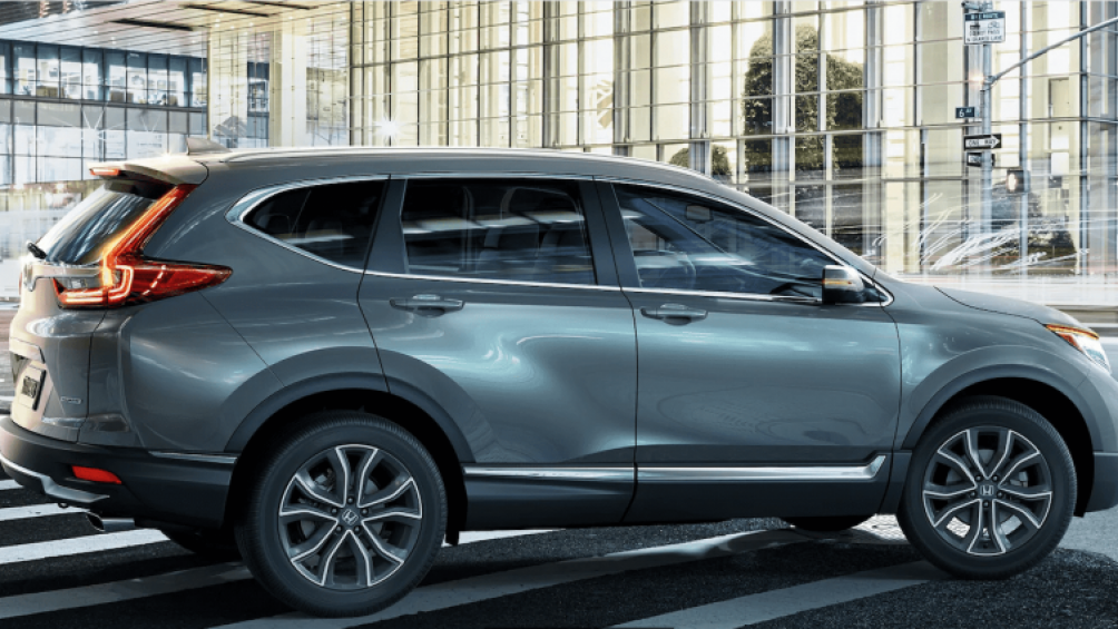 Có thể thấy rõ phần thân xe Honda Crv 2020 thay đổi lớn nhất là ở bộ lazang, thiết kế lazang mới 5 chấu kép khác biệt hoàn toàn so với phiên bản tiền nhiệm