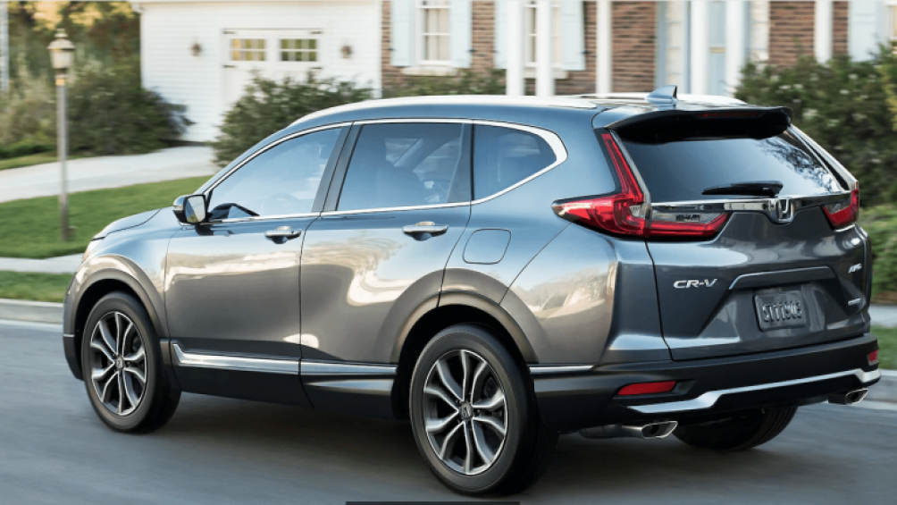 Phía đuôi xe cũng được nhà sản xuất chau chuốt hơn với việc hạ thấp các chi tiết, mang đến sự cân đối hơn cho CR-V