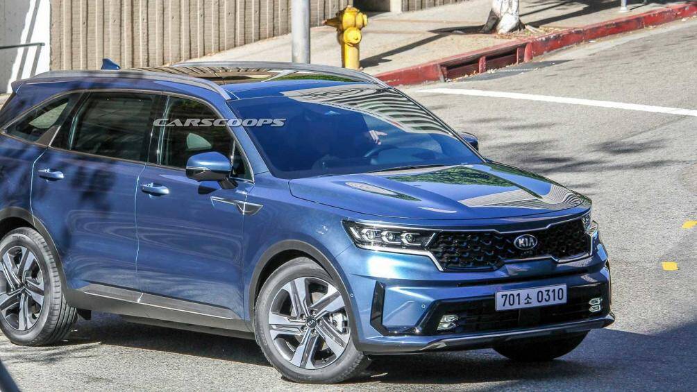 Các phiên bản này còn được mong đợi sẽ sử dụng tấm pin năng lượng mặt trời lắp ở mui xe (solar roof) giúp hỗ trợ sạc pin ngay cả khi xe không vận hành