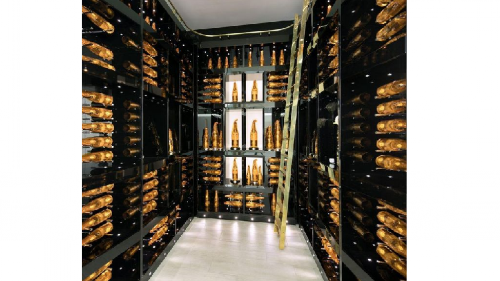 Vào tháng 9/2019, mức giá của Opus đã lên thành 80 triệu USD và căn biệt thự nhanh chóng được bán ngay sau đó