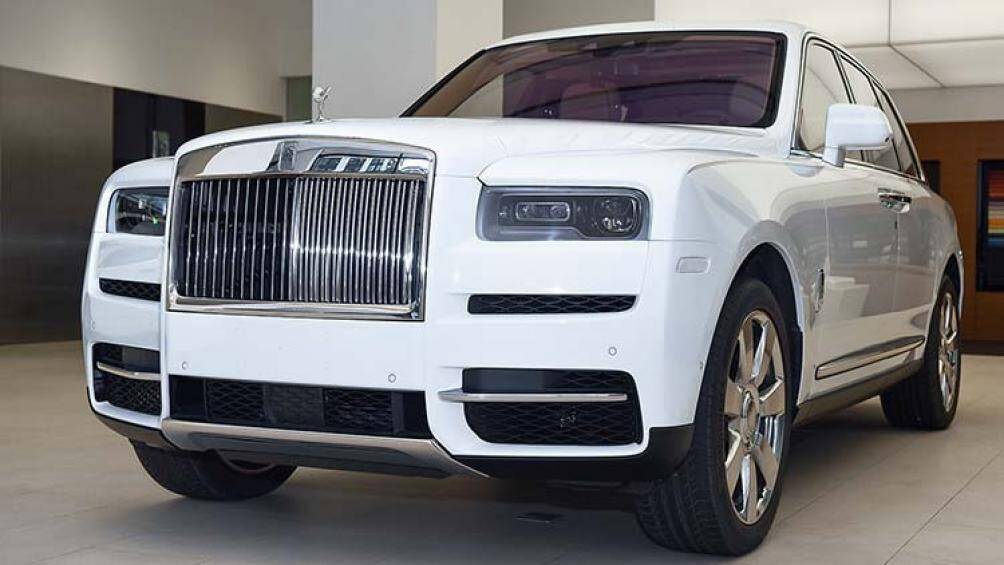 Mẫu SUV siêu sang đầu tiên về Việt Nam theo diện chính hãng sở hữu ngoại thất trắng ngọc trai sang trọng