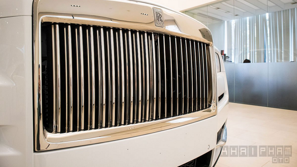 Mặc dù đã ra mắt được gần 2 năm, nhưng phải đợi đến tận bây giờ khách hàng Việt Nam mới được diện kiến chiếc Rolls-Royce Cullinan chính hãng đầu tiên