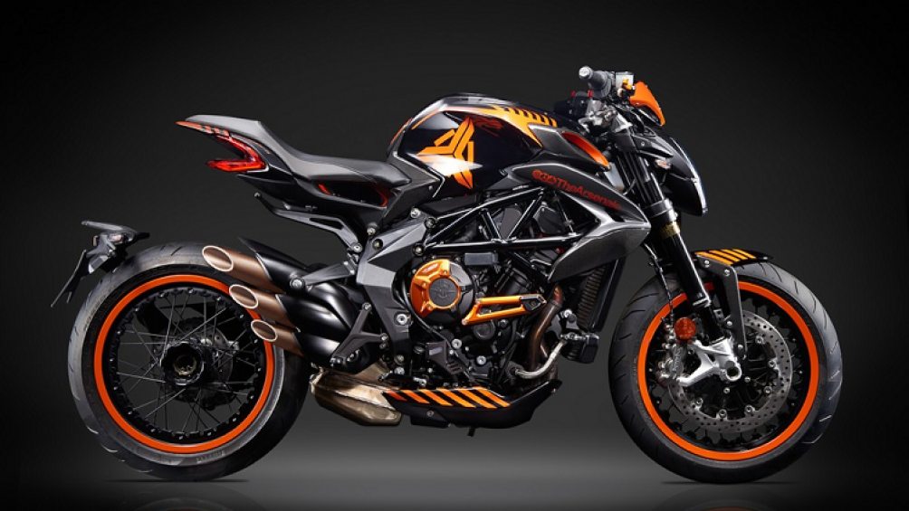 Mới đây, MV Agusta vừa tiếp tục tung ra một phiên bản mới cho dòng xe này với cái tên MV Agusta Dragster 800 RR TheArsenale Edition