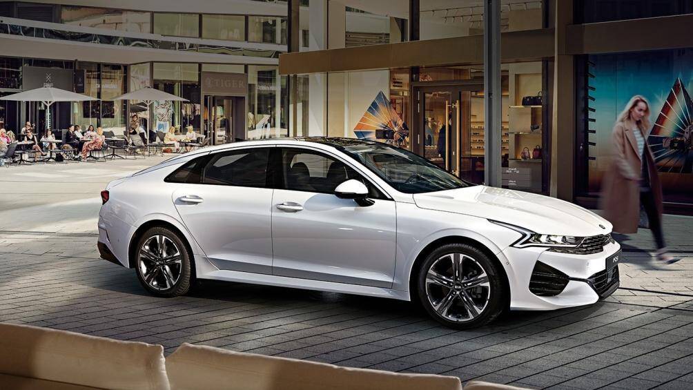 2. Kia K5 (doanh số: 8.048 chiếc)